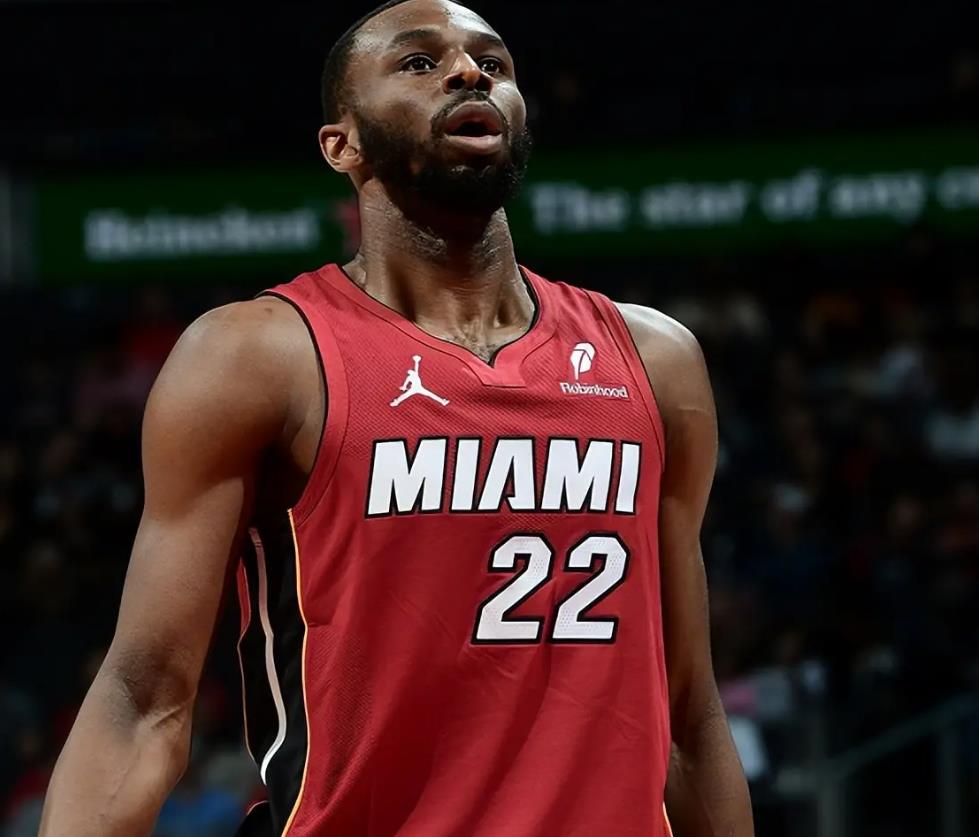 半岛体育入口-赛后体能课后，夏洛特黄蜂队长鼓劲备战欧超杯，管理层满意，资深球员宣示担当(大巴黎核心缺席欧超杯)